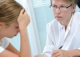 Consulta con un especialista para el dolor debajo del omóplato izquierdo.