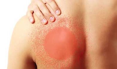 dolor debajo del omóplato izquierdo